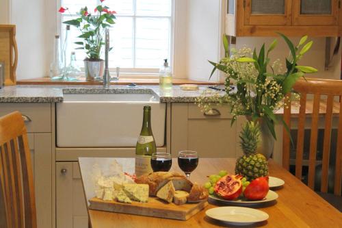 Tide House Seaside Holiday Cottage