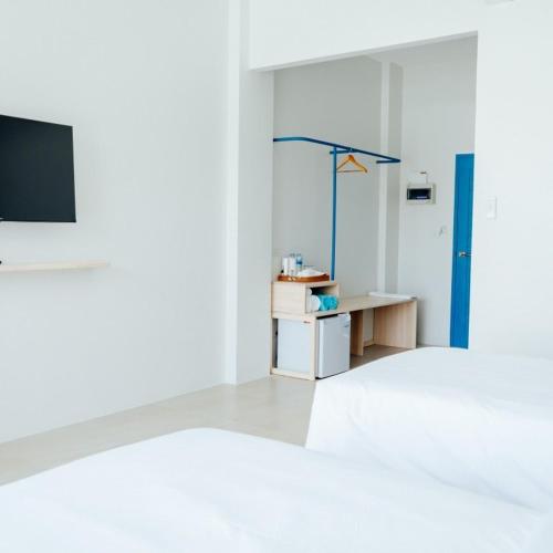 Longlay Resort Rayong ล่องเล รีสอร์ท ระยอง - Tap to explore photos