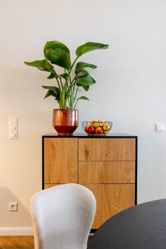 oompH Berlin Minimalist & Mighty - 1 BR hosting up to 6, Берлин (фото 7)