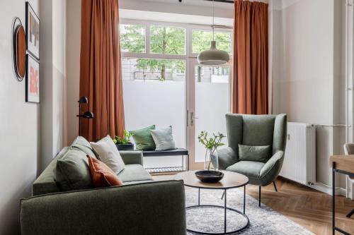 oompH Berlin Minimalist & Mighty - 1 BR hosting up to 6, Берлин (фото 6)