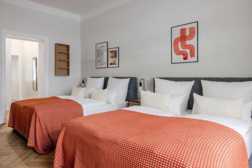 oompH Berlin Minimalist & Mighty - 1 BR hosting up to 6, Берлин (фото 9)