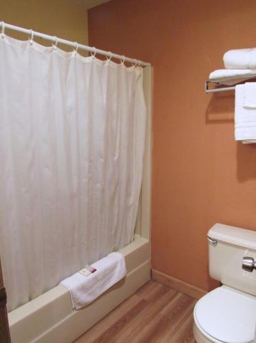 RedRock Inn Sioux Falls - image 12