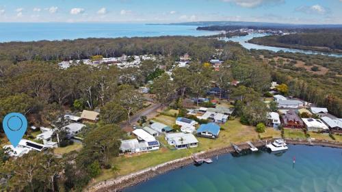 Hanalei I Pet Friendly I Directly Opposite Waterfront in Jervis Bay
