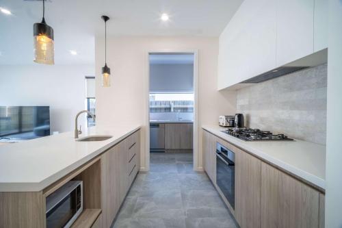 4BR Brand new Townhouse in Ashburton Shopping Golf in Glen Iris