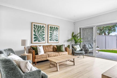 Modern 4-Bed Home Close to Beach in Barrack Point