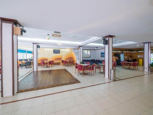 Hotel Golden Sand - image 11