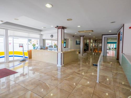 Hotel Golden Sand - image 5