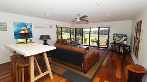 Perfect weekend getaway plus golf at your doorstep_1_image