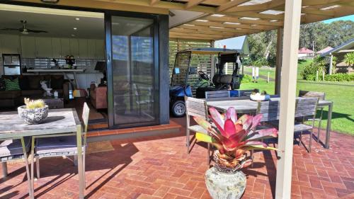 Perfect weekend getaway plus golf at your doorstep in Salamander Bay