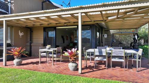 Perfect weekend getaway plus golf at your doorstep in Salamander Bay