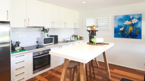 Perfect weekend getaway plus golf at your doorstep in Salamander Bay