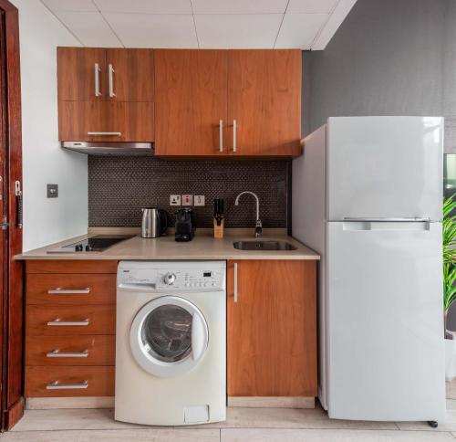 Silkhaus Burj Khalifa View Studio in Iconic Tower - image 9