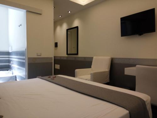 Superior Double Room image 3