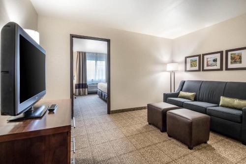 Comfort Suites at Par 4 Resort - image 14