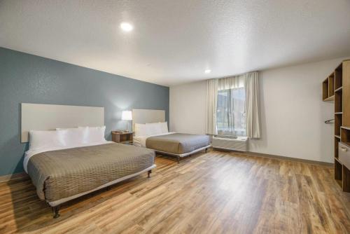 WoodSpring Suites Orlando I-4 & Convention Center - image 10