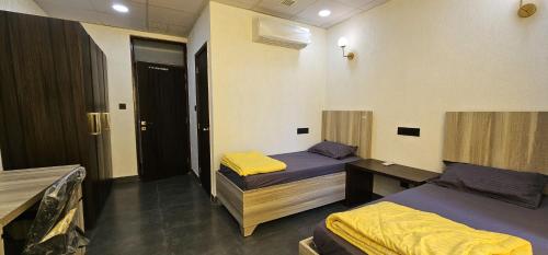 Abuzz Oxfordcaps Imperial Heights Premium - Dehradun