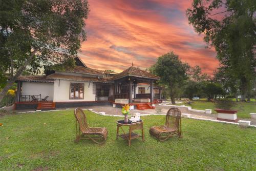 Buitenkant, Alaya Stays Vembanad House Heritage Lakeside Villa with Garden in Muhamma