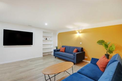 Parisian stay close to Montmartre - 2BR 8P - image 8