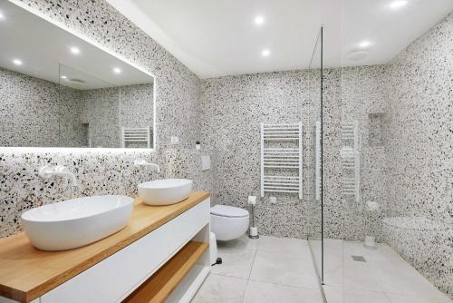 Parisian stay close to Montmartre - 2BR 8P - image 3