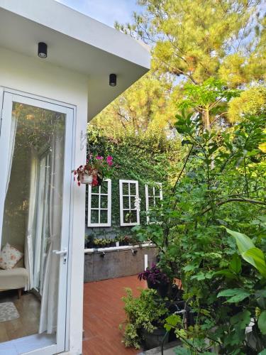 Balcony/terrace, Heal Stay Bintaro in Bintaro