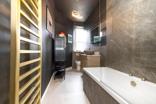 Elegant Apartment in the heart of Edinburgh - image 14