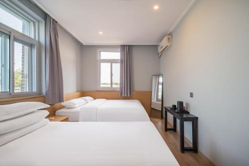 Beijing Liangcang Hotel Nearby Tiananmen Square the Forbidden City and Temple of HeavenFree registration service for Tiananmen – Beijing, NY