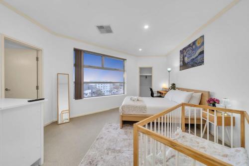 Modern Metro by Host Solutions in Mawson Tavak