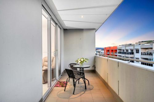 Modern Metro by Host Solutions in Mawson Tavak