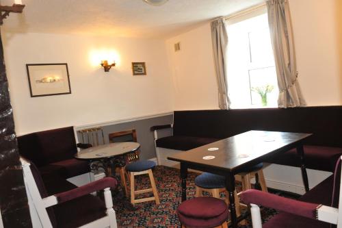 Restorāns, California Inn in Brynteg