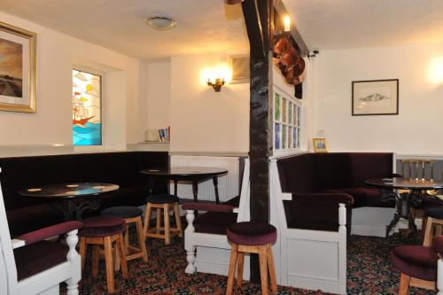 Restorāns, California Inn in Brynteg