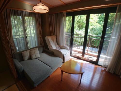 Japanes-Style Deluxe Room with Open-Air Bath image 1