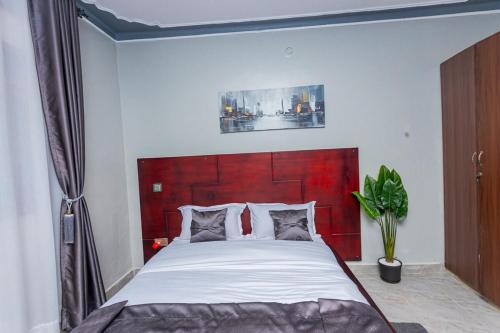 Then Den Soroti White & Gray in Soroti