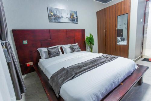 Then Den Soroti White & Gray in Soroti