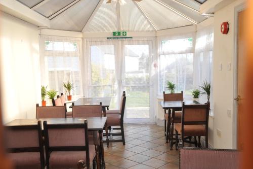 Restorāns, California Inn in Brynteg
