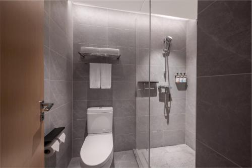 Standard Twin Room image 6