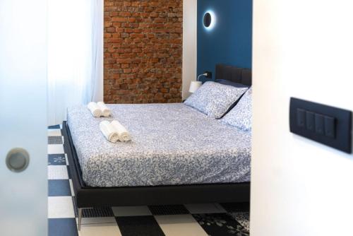 One-Bedroom Apartment image 9