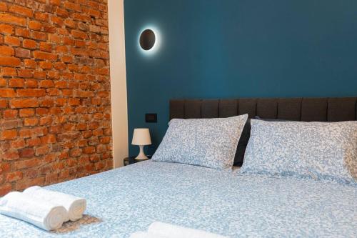 One-Bedroom Apartment image 6