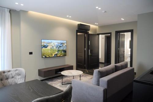 Deluxe One-Bedroom Apartment with City View room in Prestige Apartments