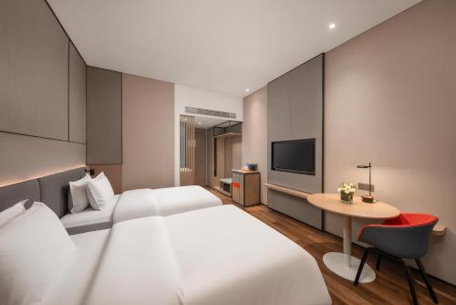 Standard Twin Room image 2