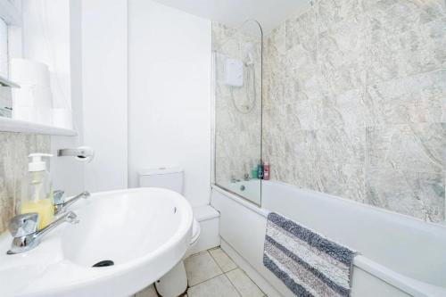 4 Bedroom House For Corporate Stays in Kettering in Kettering