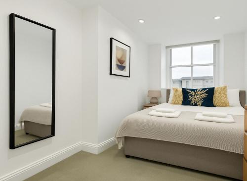 Delightful 2 Bed Flat near Old Street Station, Лондон (фото 3)