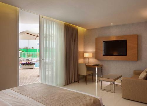 Deluxe Double Room with Terrace image 4