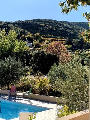 Villa Et au milieu coule un ruisseau - Piscine, jacuzzi privé, boulodrome (Villa Et au milieu coule un ruisseau - Piscine, jacuzzi prive, boulodrome) in Berlou