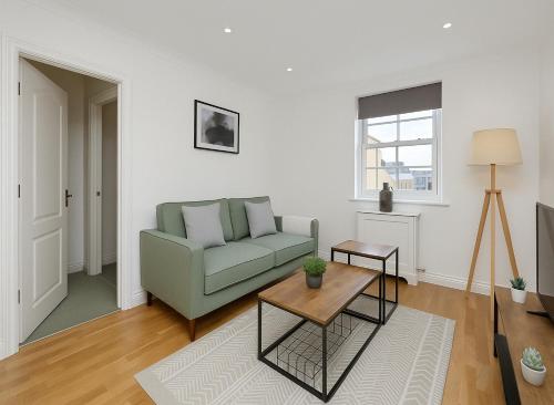 Delightful 2 Bed Flat near Old Street Station, Лондон (фото 9)