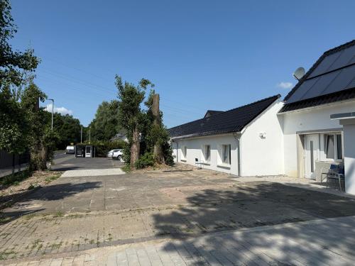 Neu 2025 Apartment mit Bad und Küche zwischen Köln und Bonn (Neu 2025 Apartment mit Bad und Kuche zwischen Koln und Bonn) in เวสเซลิง