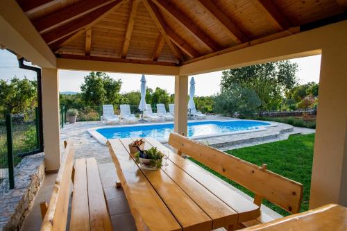 . Villa Magic with heated pool