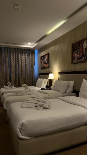 Deluxe Triple Room image 5