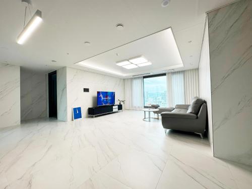 Seocho Luxury Apartment 4 Room Full Option, Soul