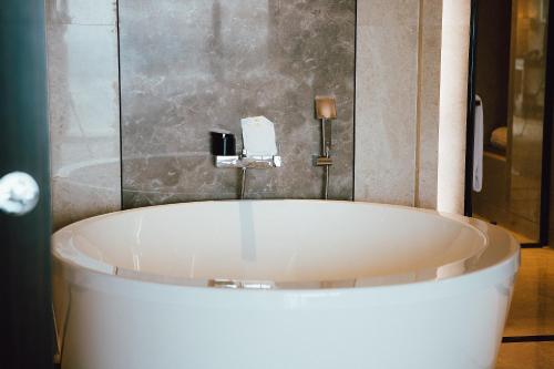 Executive Suite image 3