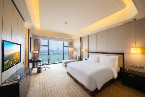 Queen Room image 5